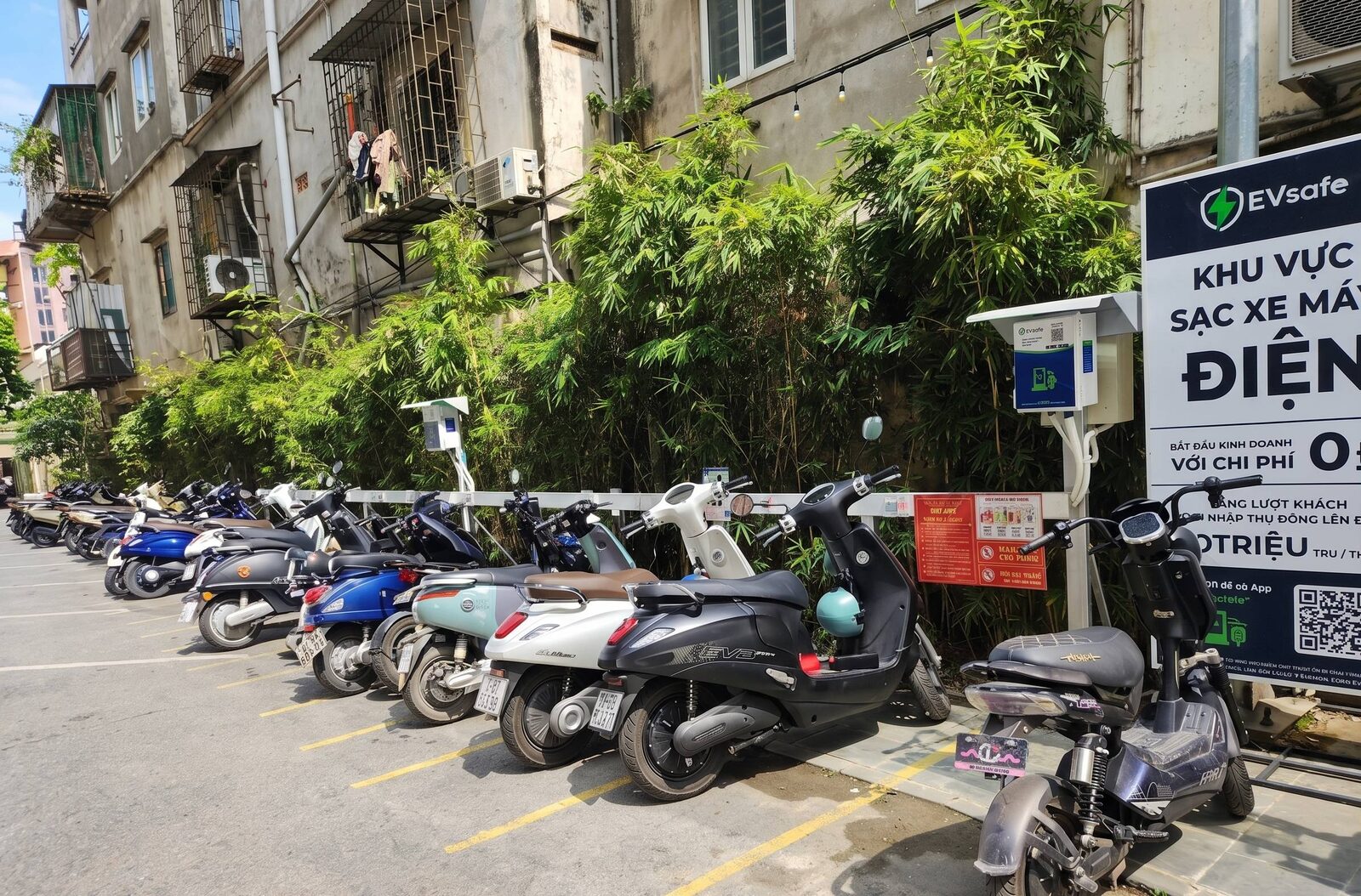 Trạm sạc xe máy điện EVsafe tại hầm chung cư