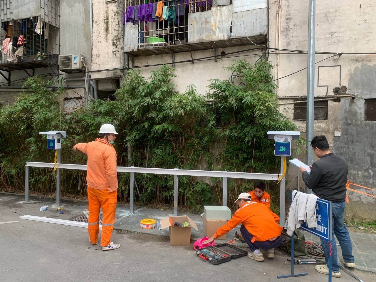 Đội kỹ sư EVsafe khảo sát tại Việt Đức Complex